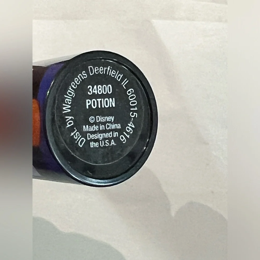 DISNEY EVIL QUEEN LIPSTICK BRAND NEW